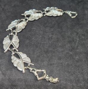 Sarah Coventry Silver Tone Leaf Link Bracelet